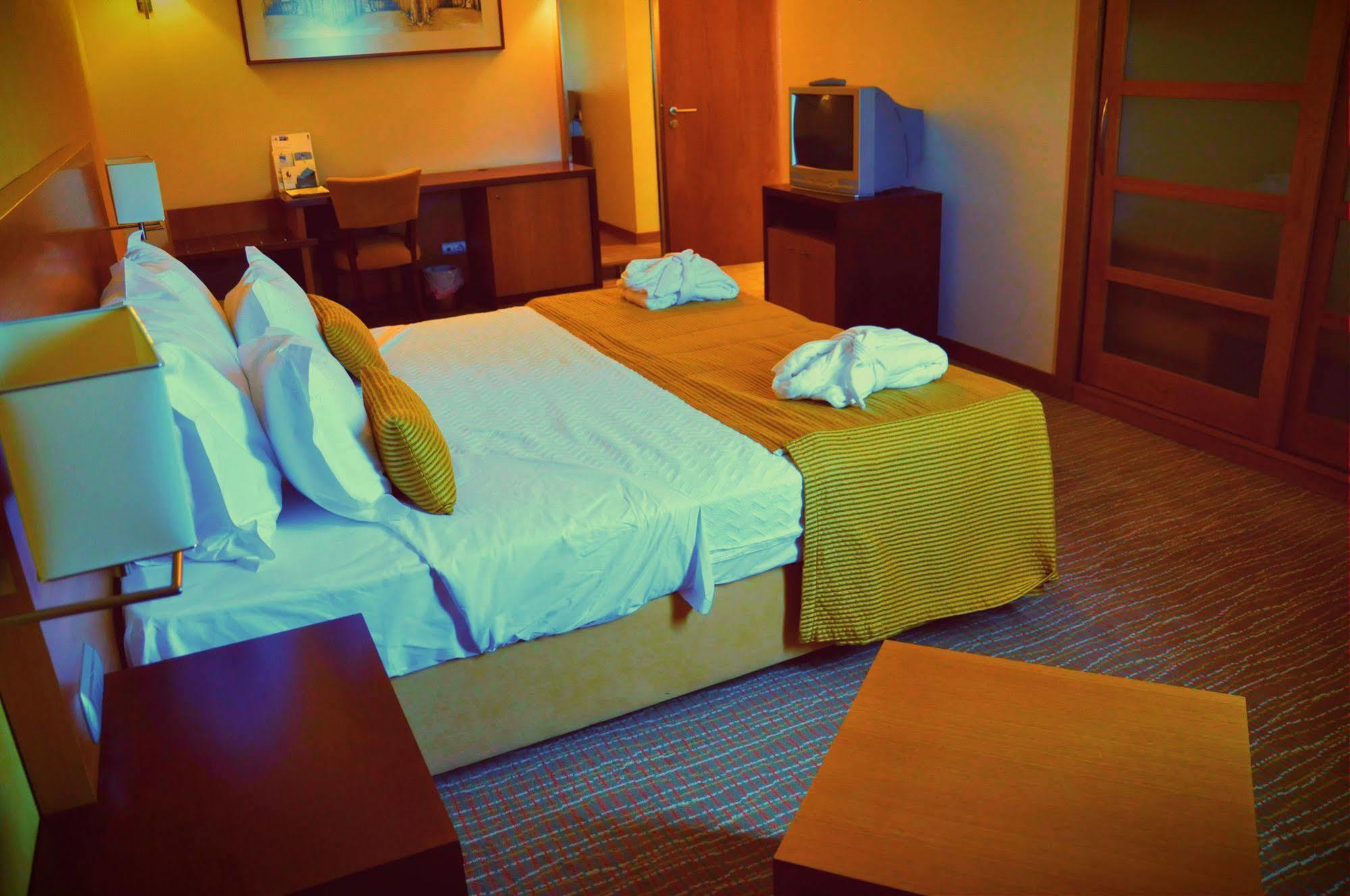 Hotel Lusitania Congress & Spa Гуарда Екстериор снимка